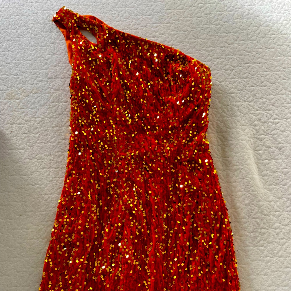 One shoulder dress